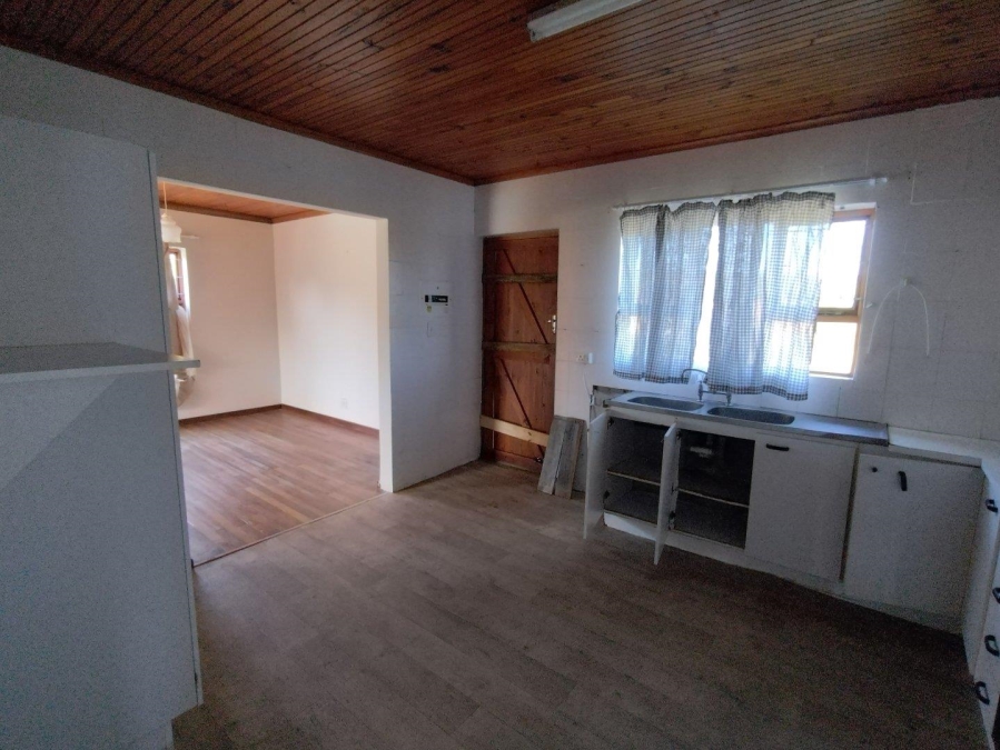 5 Bedroom Property for Sale in Wavecrest Eastern Cape